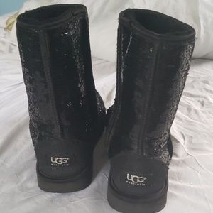 UGG / FREE COACH BAG WHEN BOUGHT